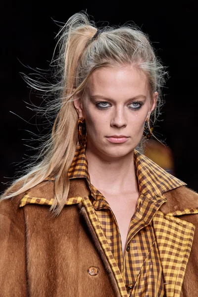 Look 30